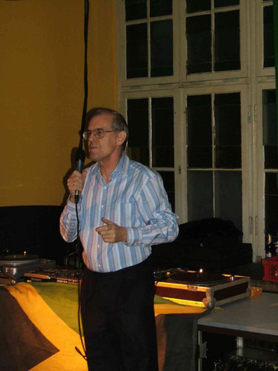 Klaus Knabe saying goodbye to the course