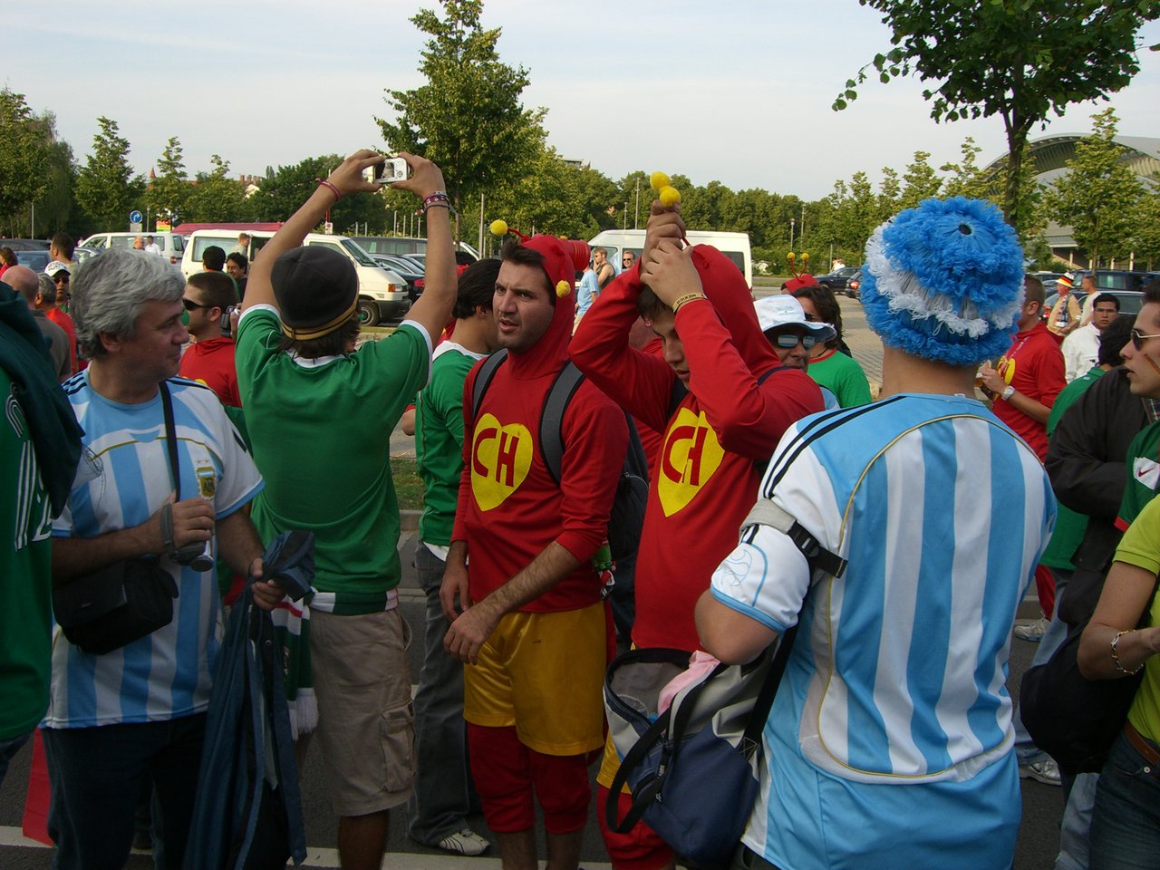 Mexican fans dressed as El Chapulín Colorado
