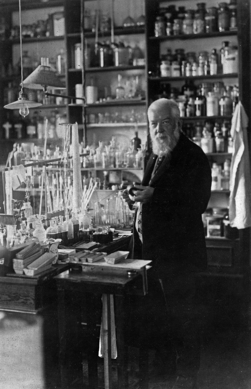 Wilhelm Ostwald in his Saxony laboratory (Das Haus Energie)
