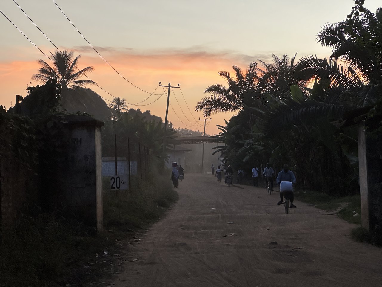 Paseo por Ifakara al acabar el día
